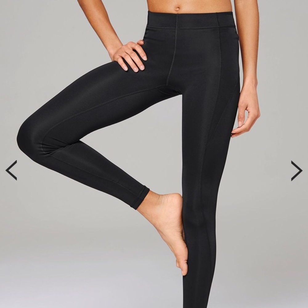 IVY PARK— V mid rise ankle leggings